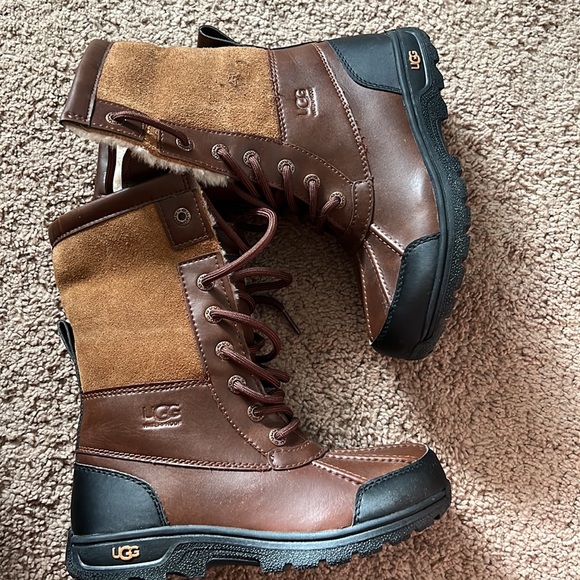 Kids Ugg boots size 2 in kids - Picture 2 of 6